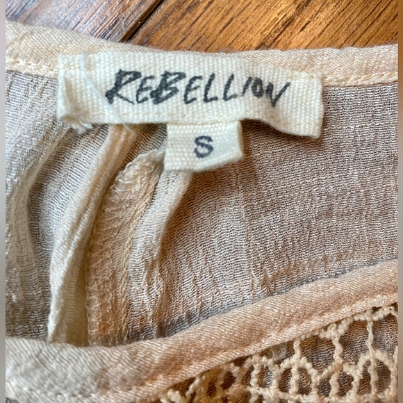 Rebellion• Handkerchief Style Flowy Tank Top• Size Small - Picture 6 of 8